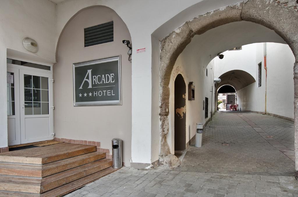 Hotel Arcade Банска-Бистрица Экстерьер фото